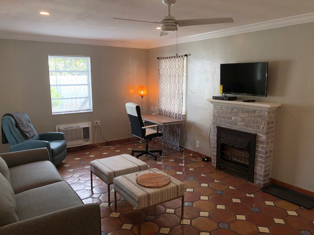 Classic Delray Apt close to Downtown and Beach
