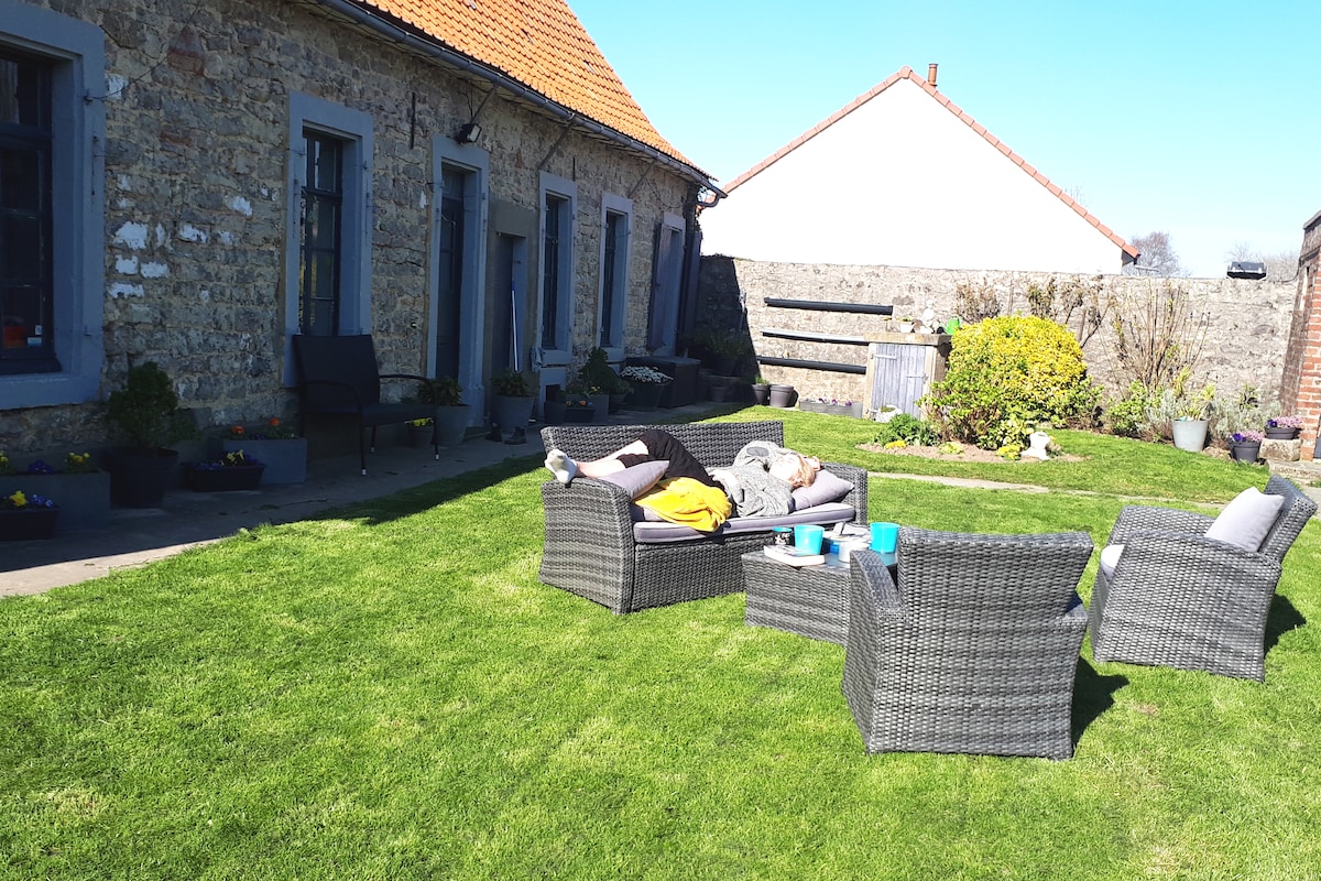 Fermette centenaire et son jardin plein sud