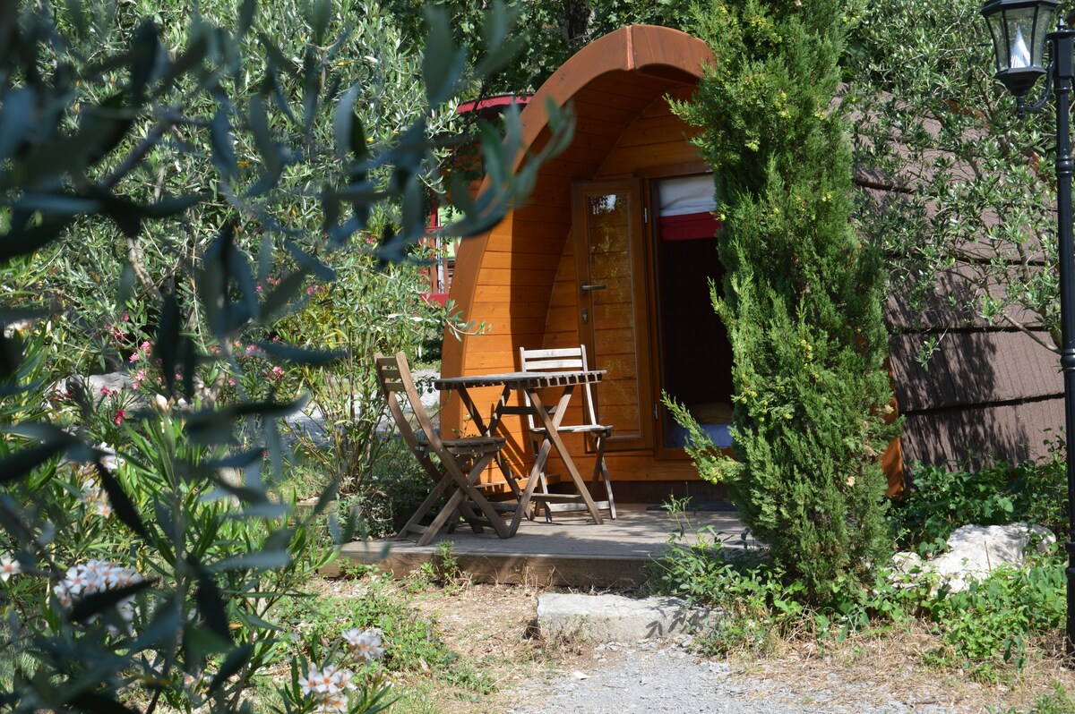 Cabane Pod insolite à Vogüé