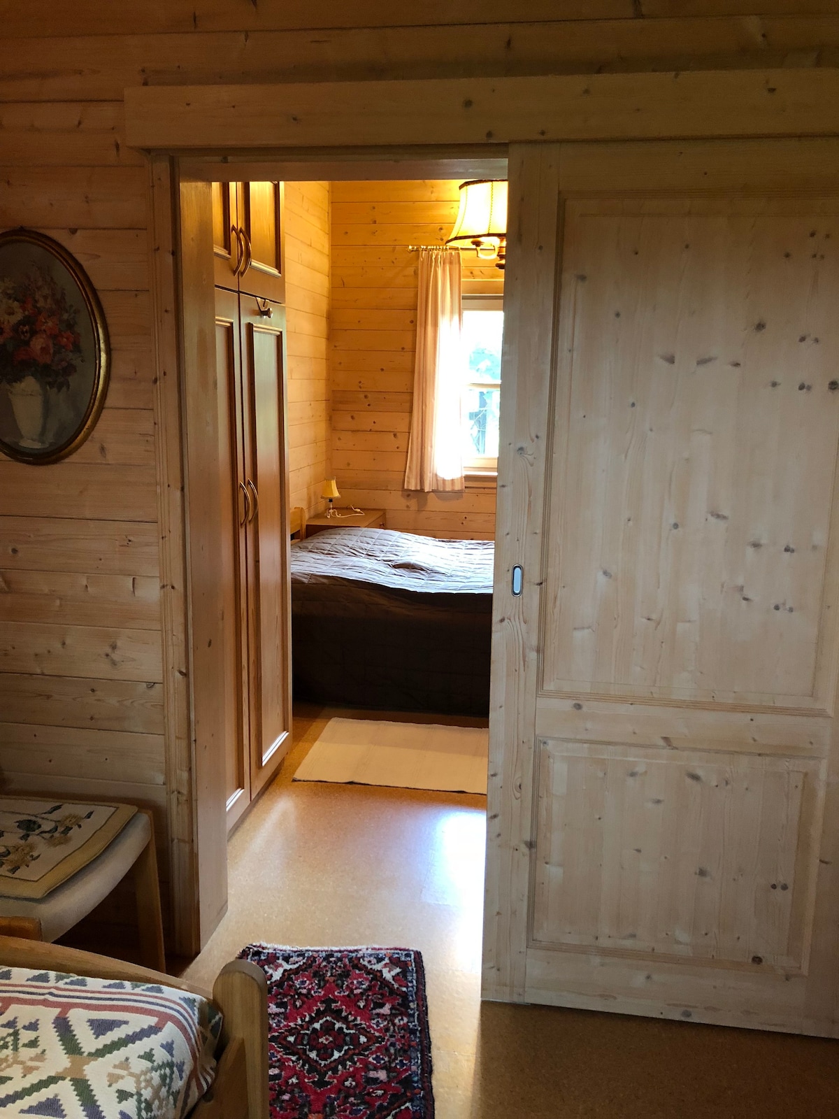 带木质露台的舒适舒适度假屋