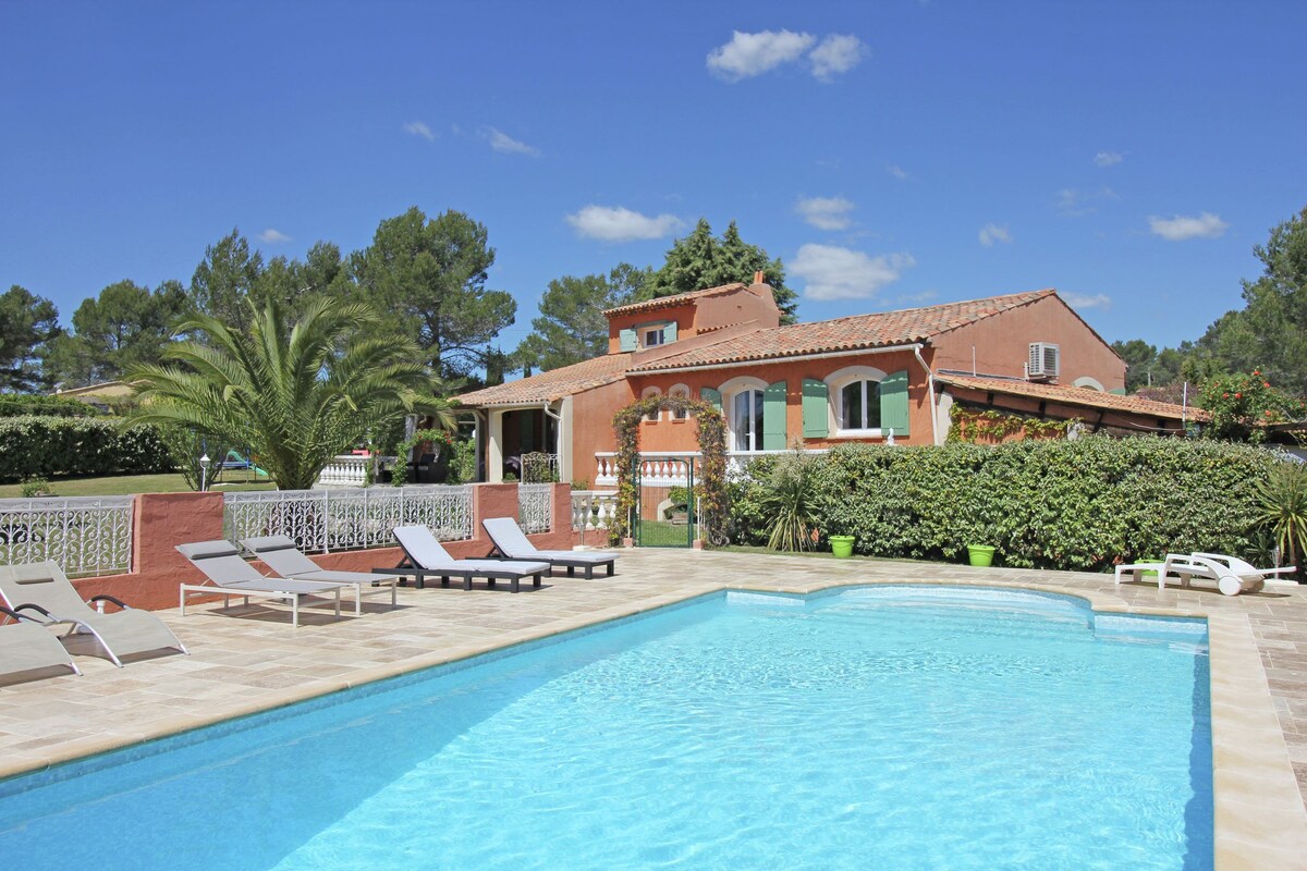 Spacious villa in Bagnols en Foret with private pool