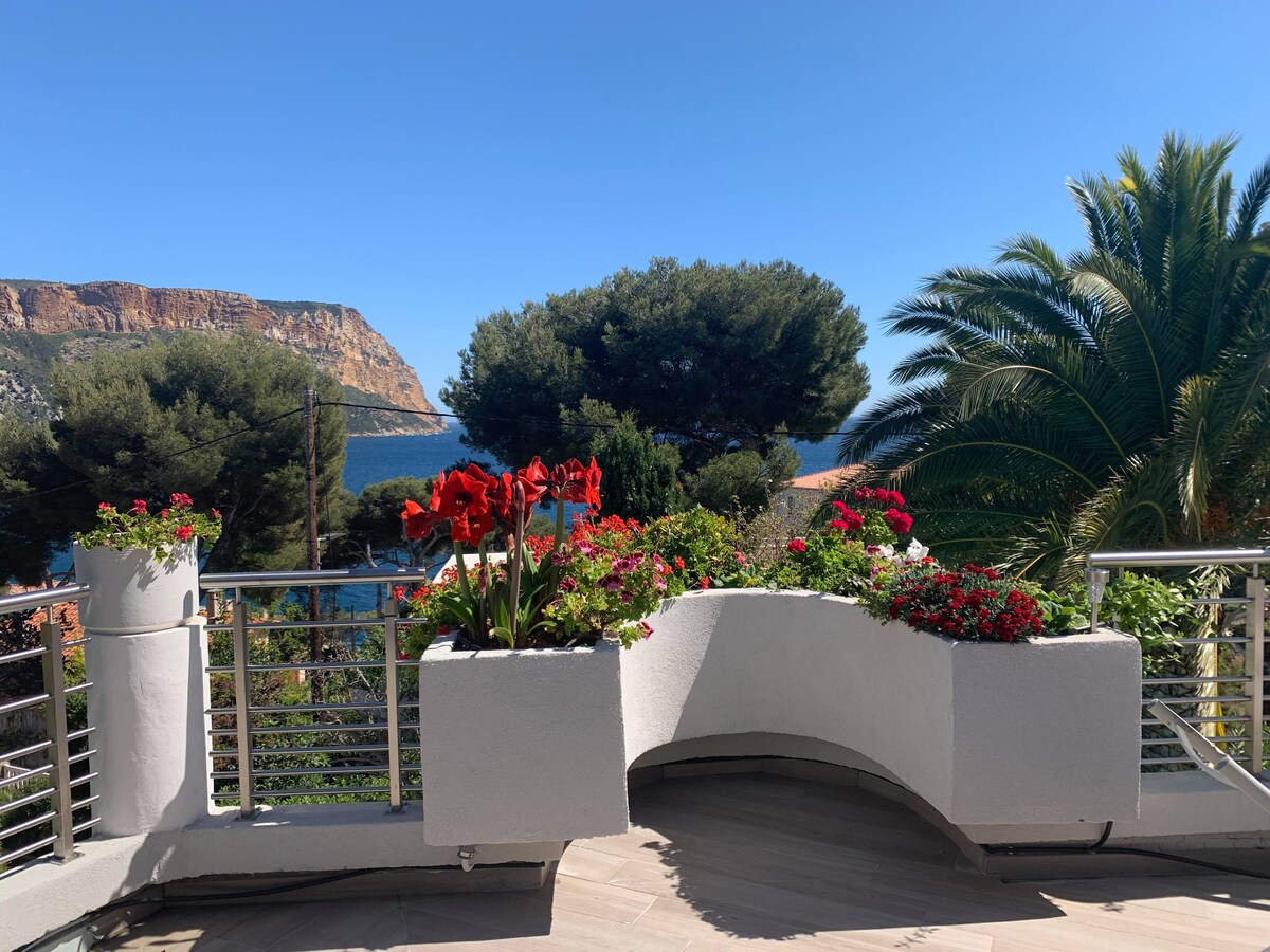 Superbe villa vue mer aux portes des calanques