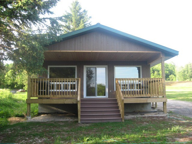 Beautiful, Waterfront 3 B/R Cottage in Restoule ON