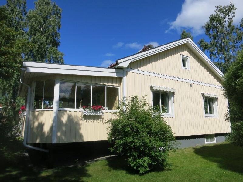 位于Örnsköldsvik市中心的温馨民宅