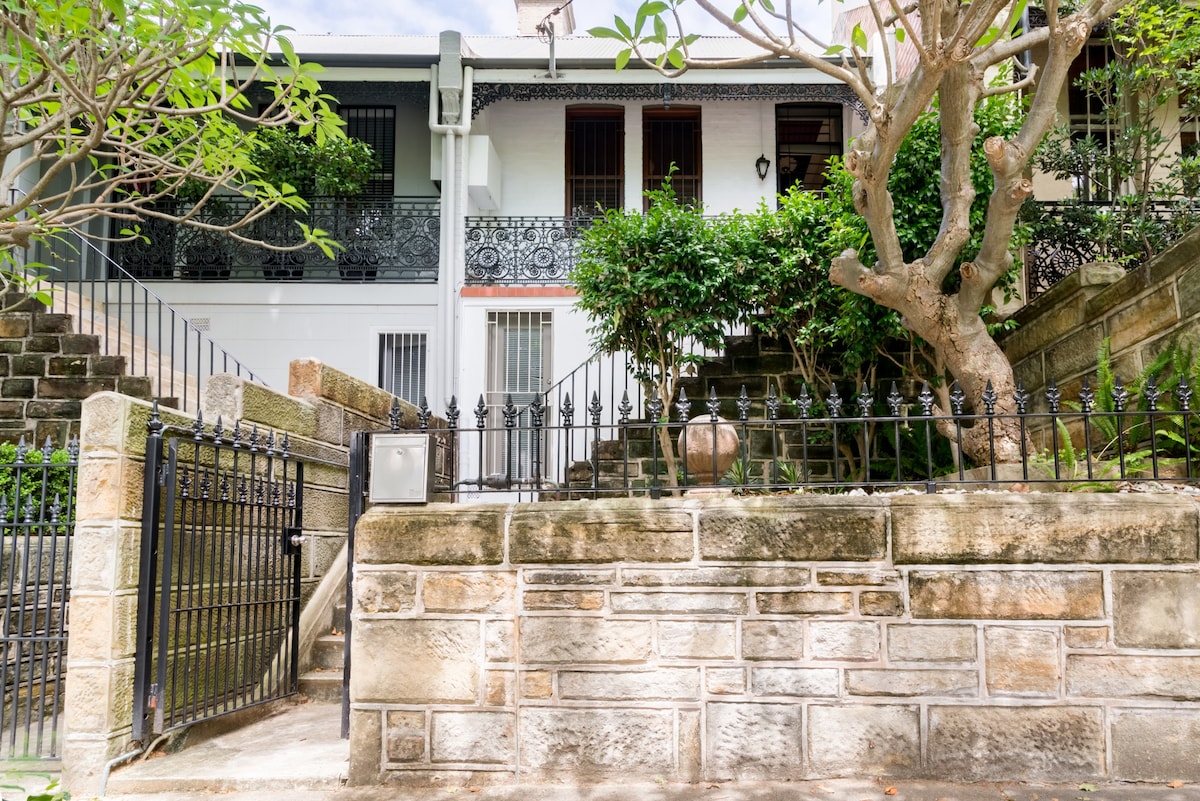 Explore Sydney from a Terrace house in Paddington