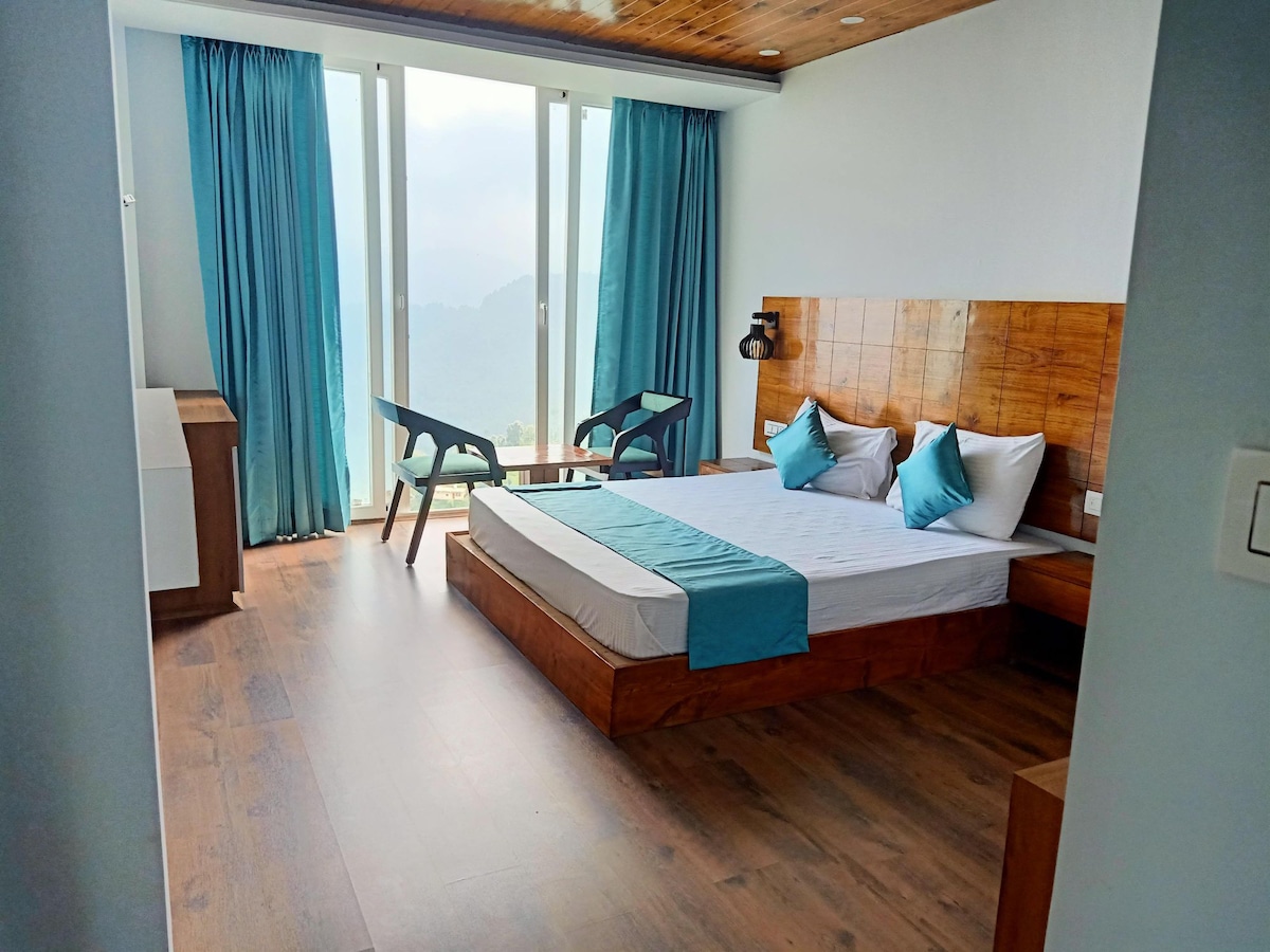 Verdant hillside BnB
Shoghi Shimla
Aranyavilas