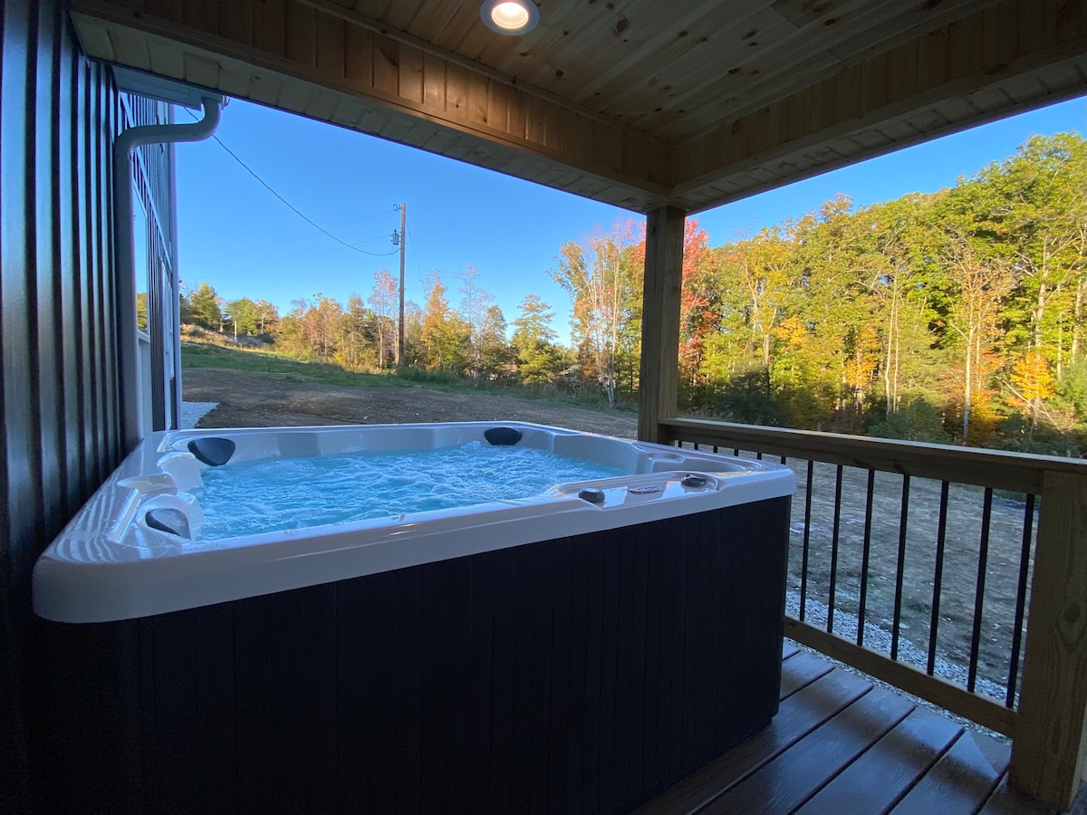 Glencoe Cabin - modern, hot tub, 3 king beds