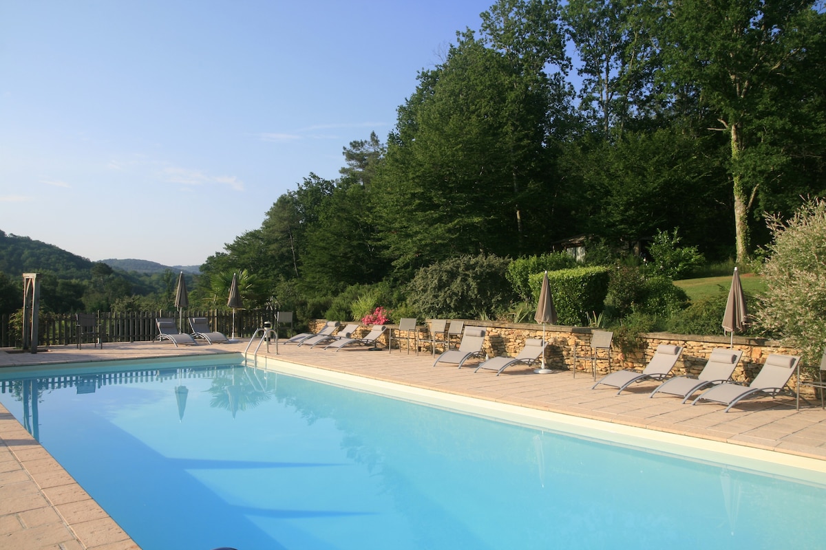 La Bergerie avec piscine, tennis, vélos