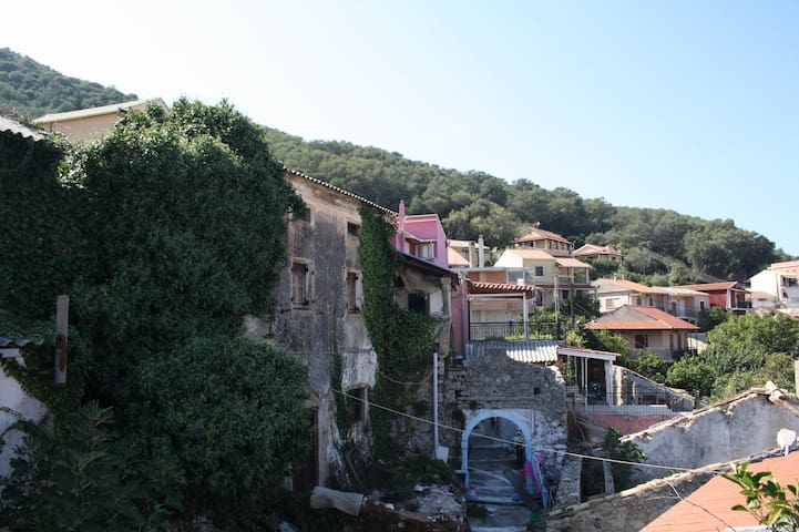 Agios Mattheos的民宿