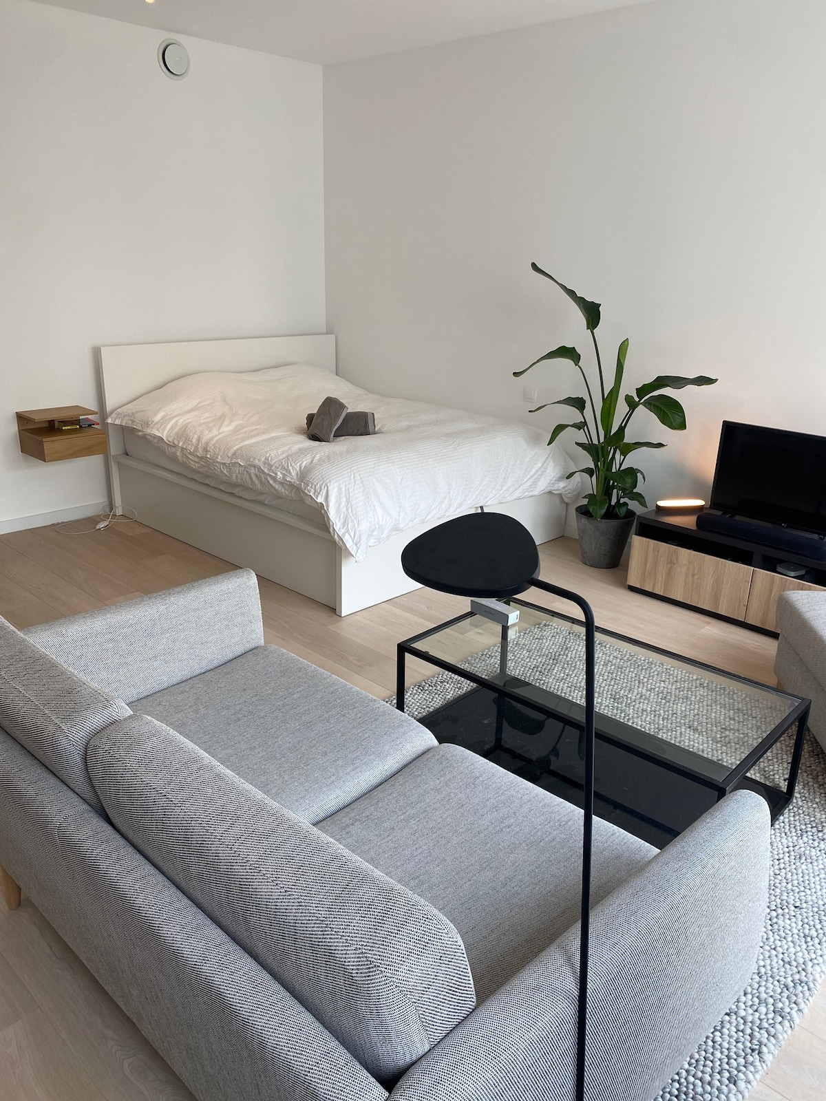 现代安静的单间公寓，配备各种设施（ Shuman ）
