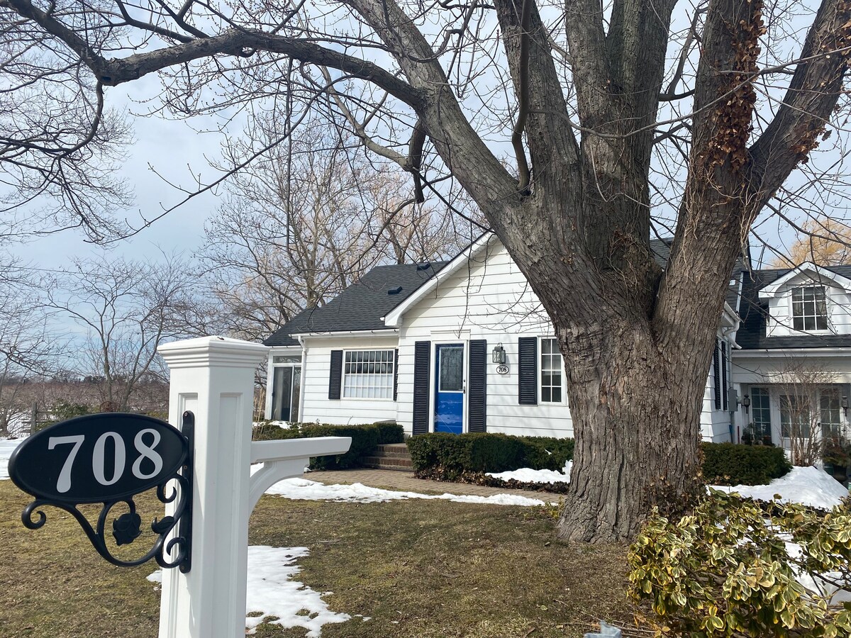 NOTL的Enchanted Creekside Cottage