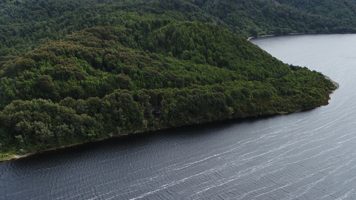 CASA LOICA / Lago Huillinco / Chiloé