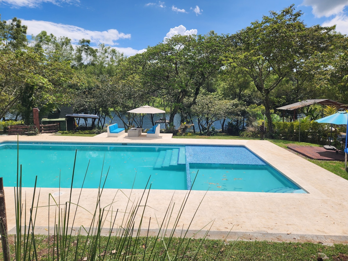 Hermosa casa en Laguna del Pino