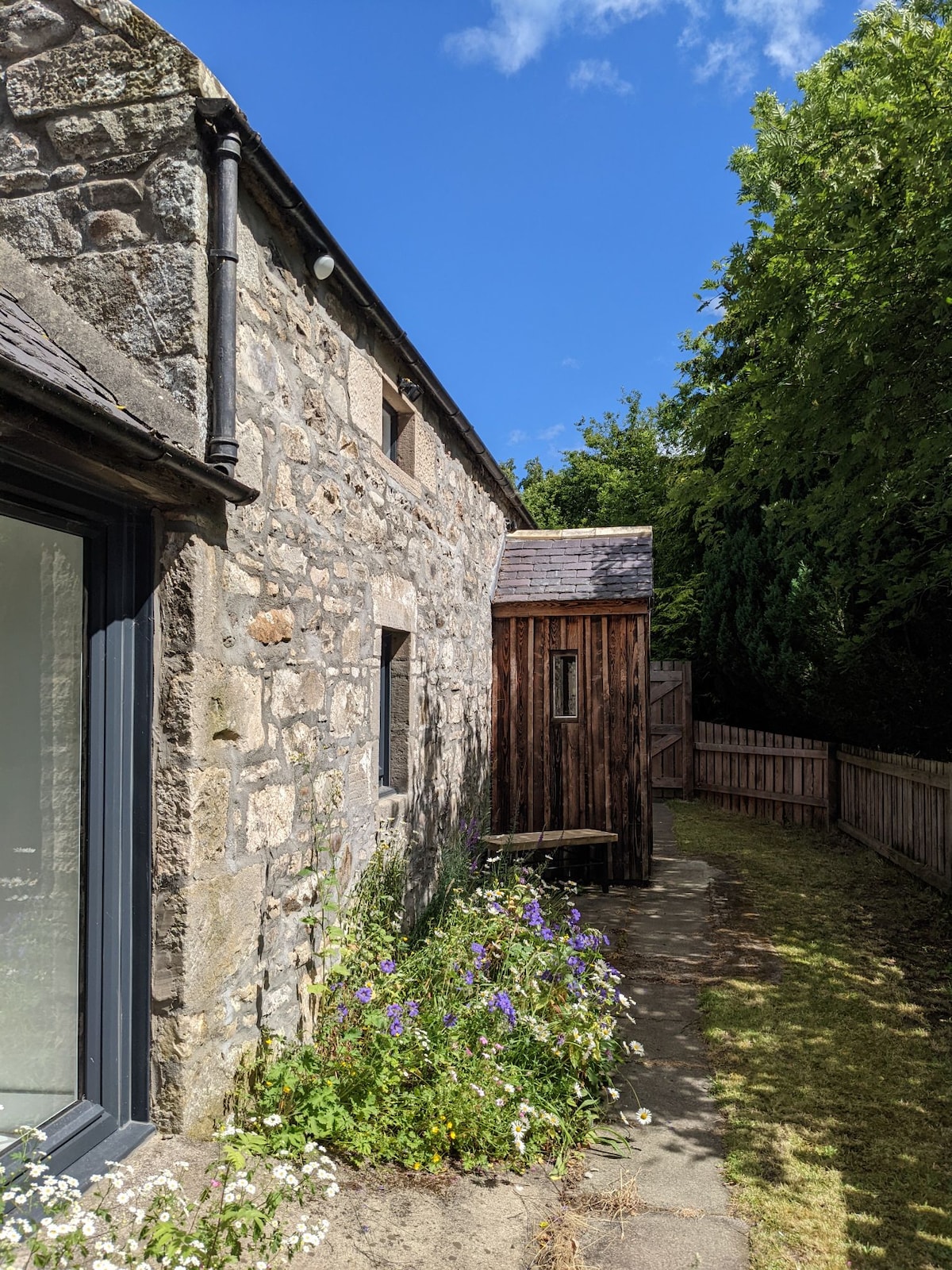 Traditional detached farm steading conversion