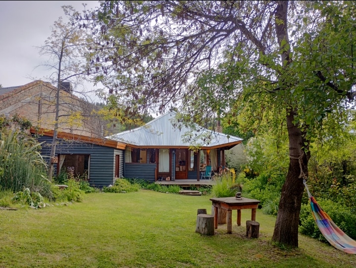 Hermosa cabaña con jardín