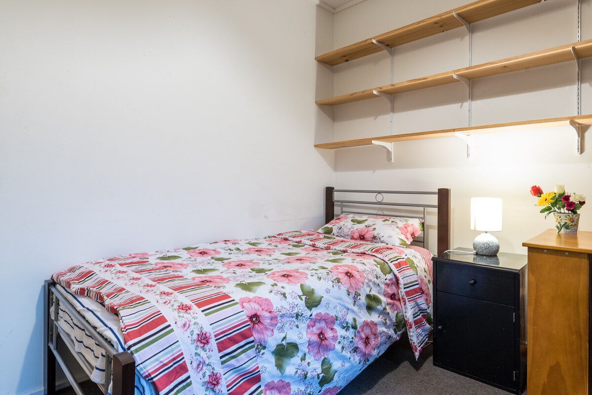 三号房:优美、整洁和方便的单人卧室