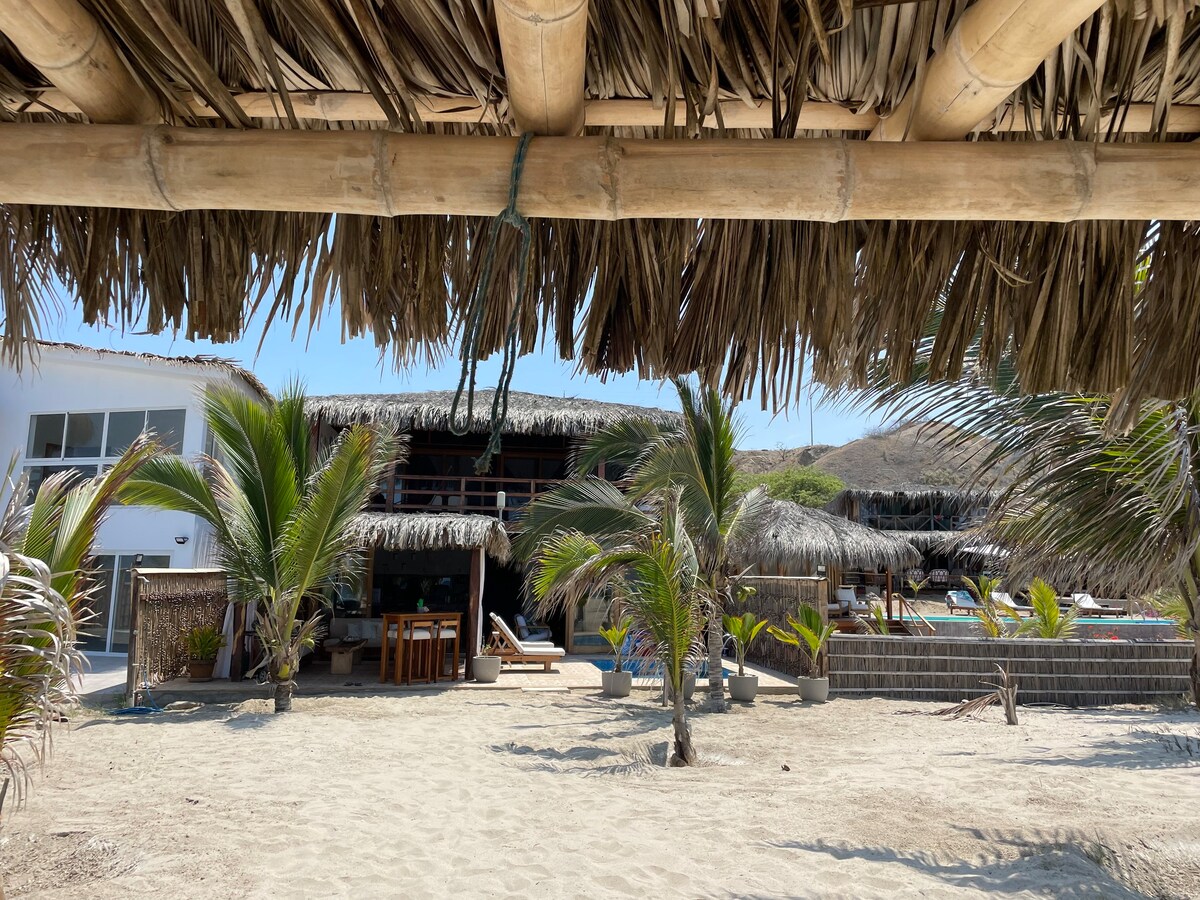 位于蓬塔萨尔（ Punta Sal ）河畔的美丽海滨别墅。