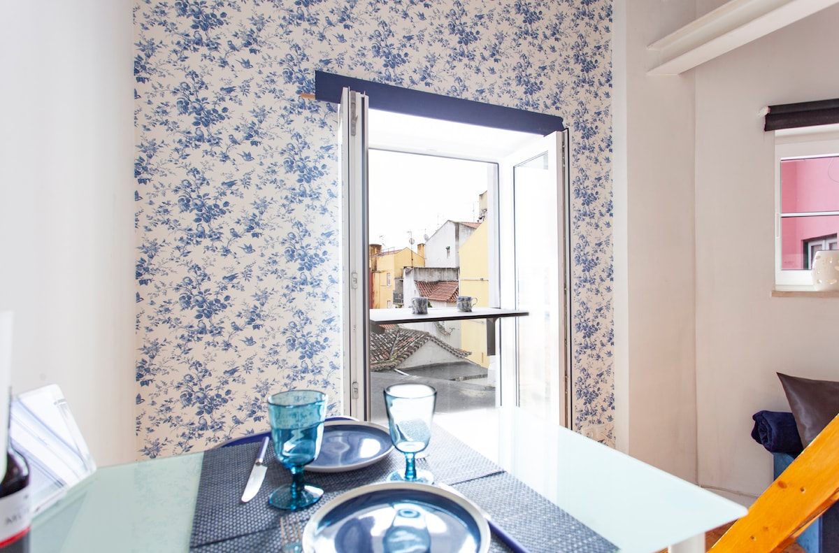Alfama I, eco-penthouse with view & french balcony
