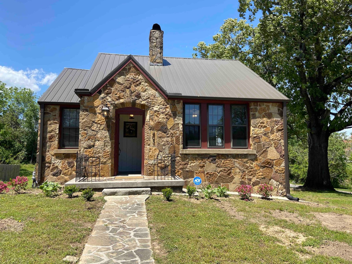 Cullman Country Cottage in Downtown Cullman