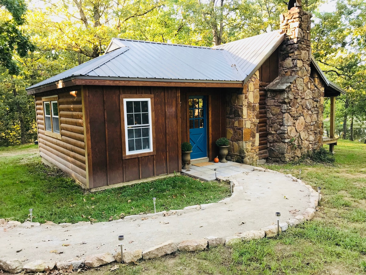 蓝门小屋（ Blue Door Cabin ）