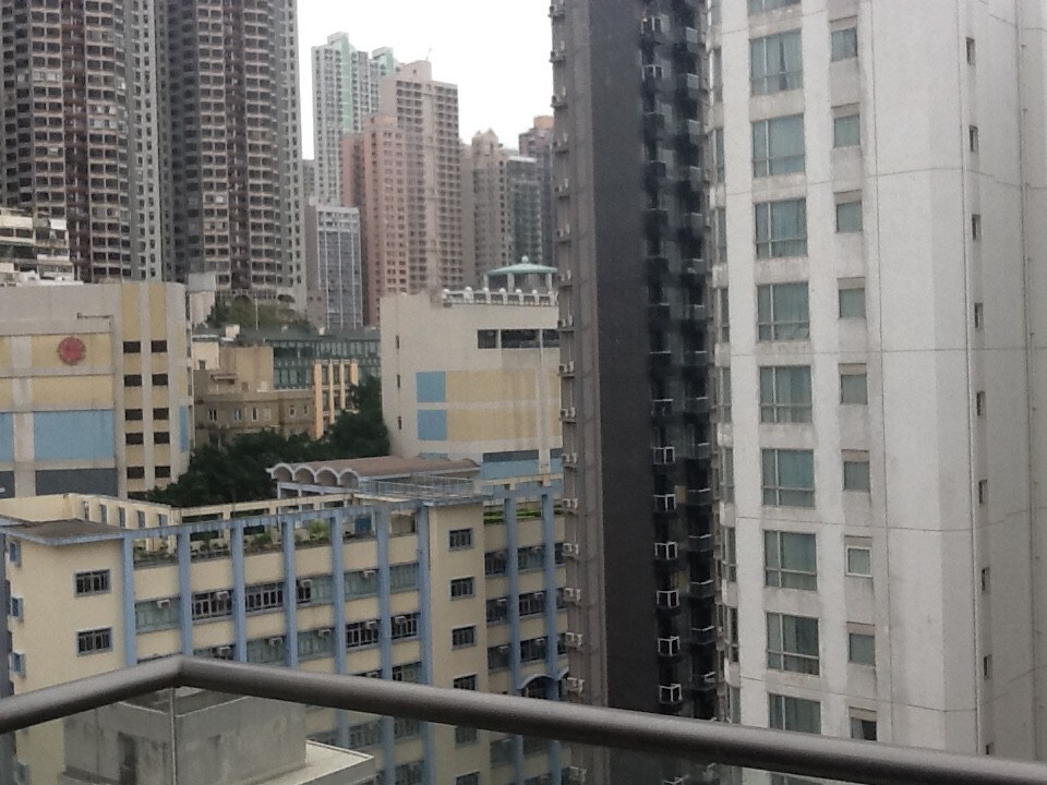 位于香港心脏地带的一间卧室公寓