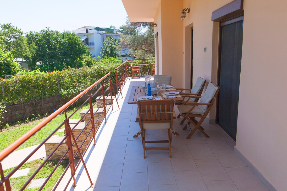 Spacious & Stylish resort house  500m from the sea