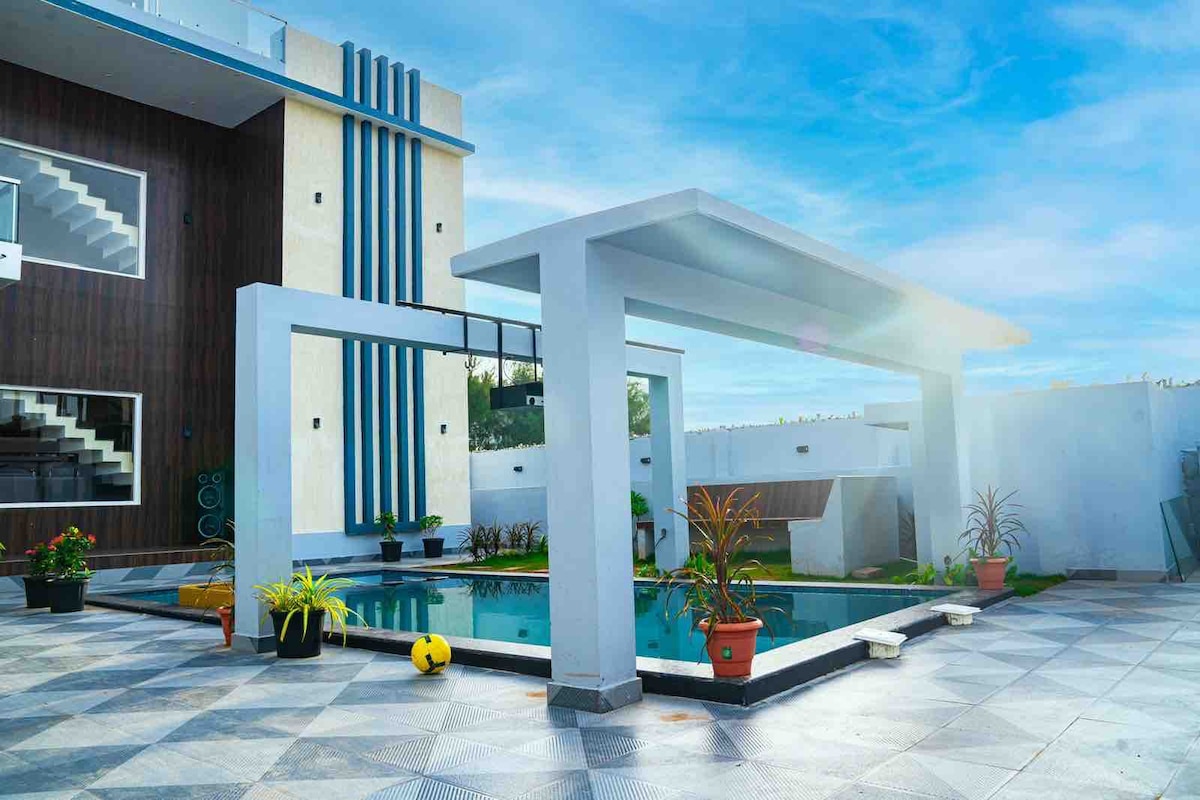 SR Beachscape | Beach front | dive in pool theatre