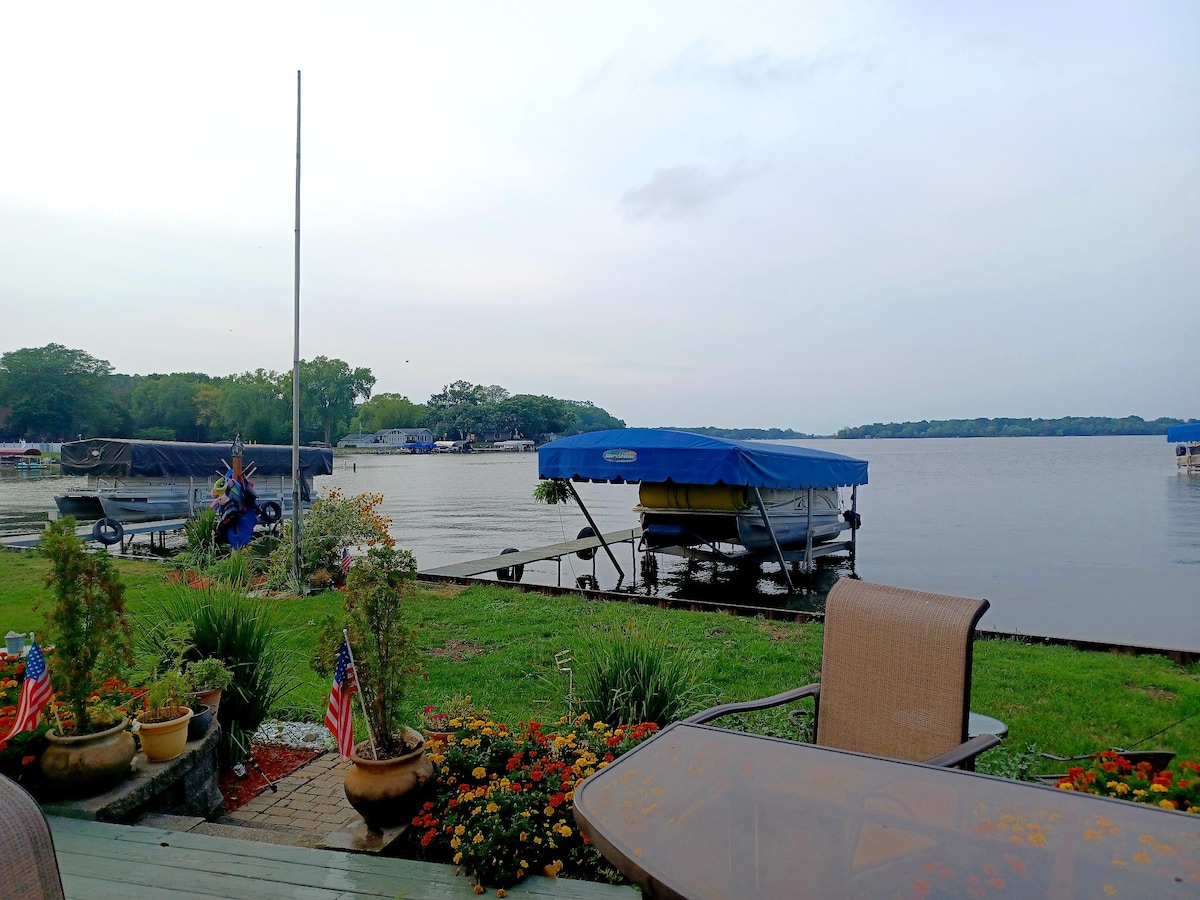 This is a VACATION spot! With a million dollar view! bring your water toys, or just float right off the pier, for wonderful swimming!