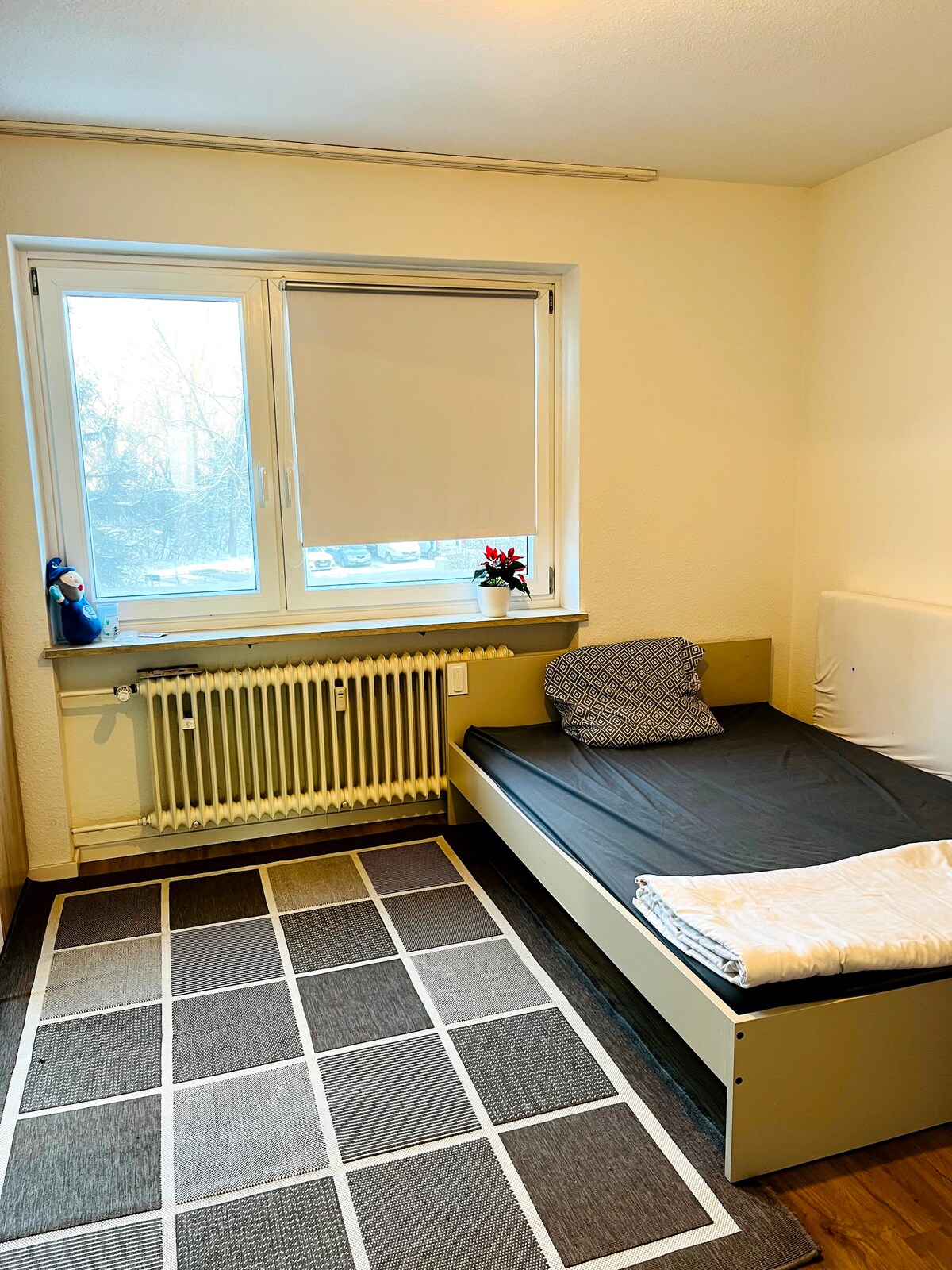 Private Room with office space near Munich-pucheim