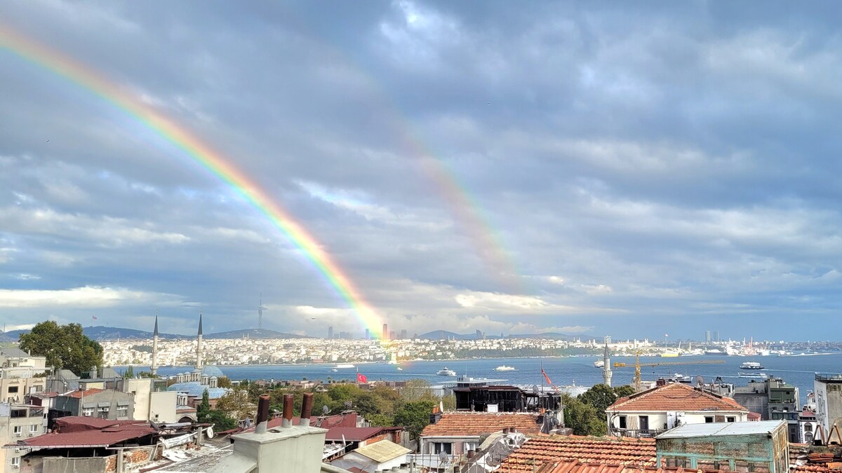 加拉塔（ Galata ）附近的现代公寓，可欣赏博斯普鲁斯（ Bosphorus