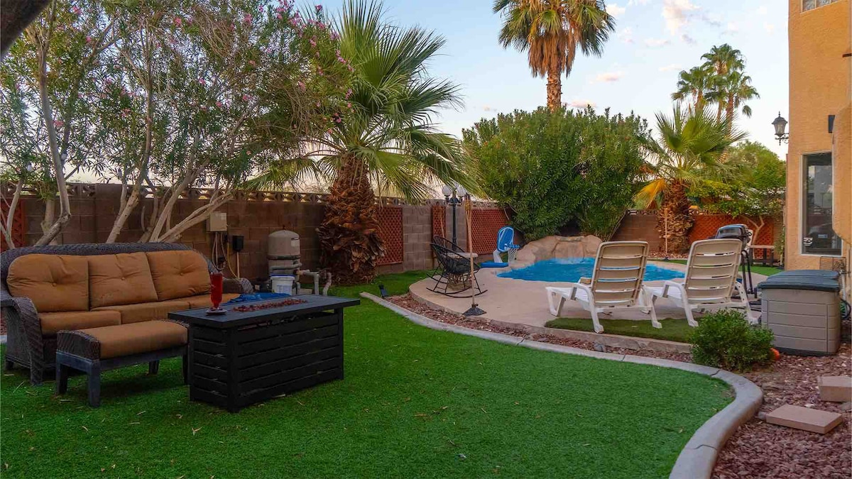 Spacious Classic Vegas Home - 15 Mins From Strip