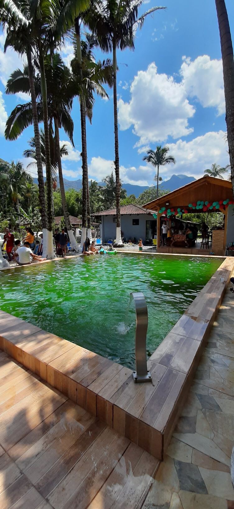 Chácara com enorme piscina 50 MT do Rio São João