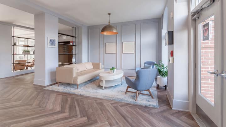 RGVtYW5kUGljdHVyZToxOTQzMTgyNzQy