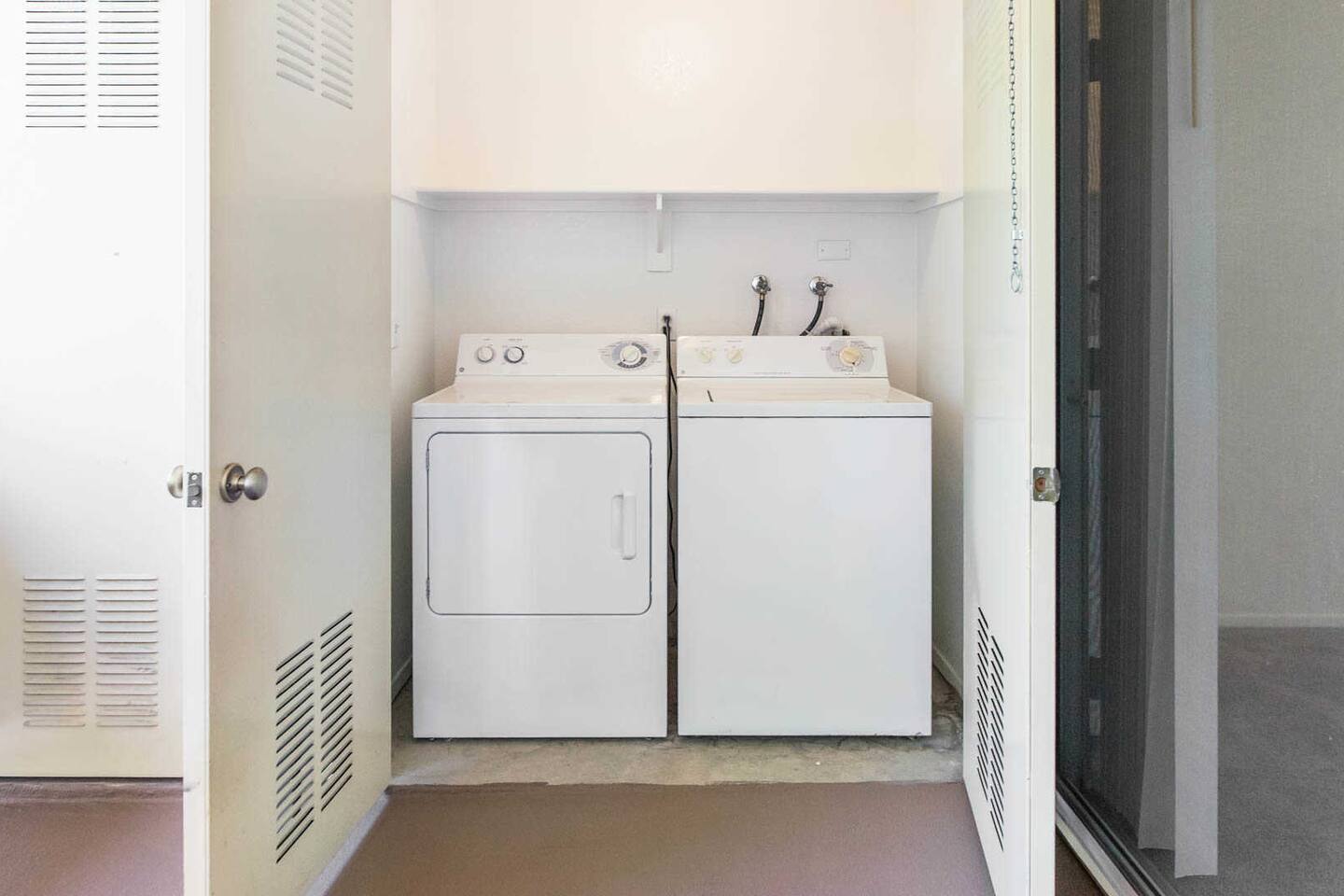 , an Airbnb-friendly apartment in Valencia, CA