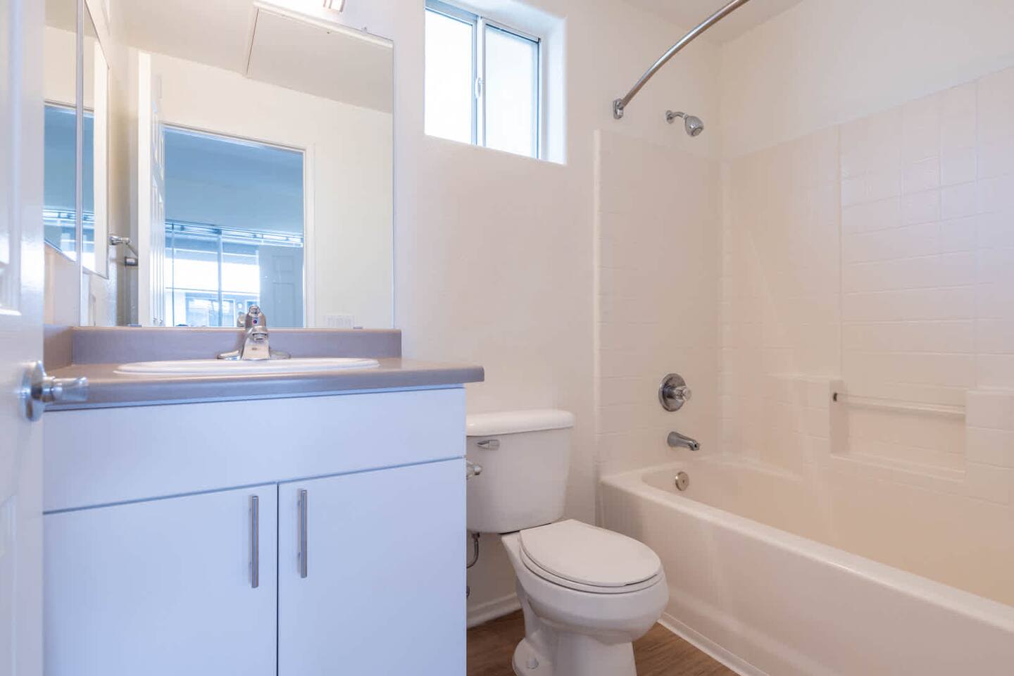 , an Airbnb-friendly apartment in Valencia, CA