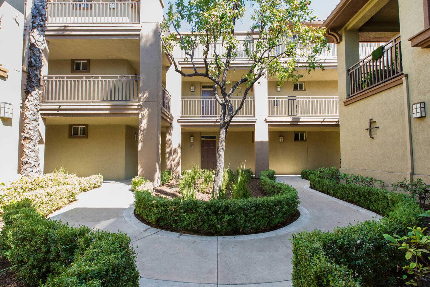 , an Airbnb-friendly apartment in Santa Clarita, CA