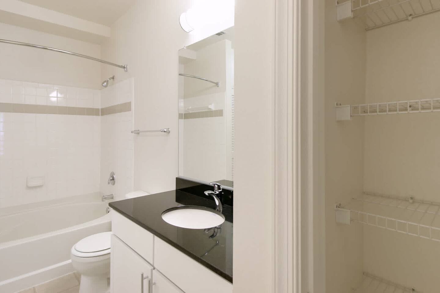 , an Airbnb-friendly apartment in Alexandria, VA