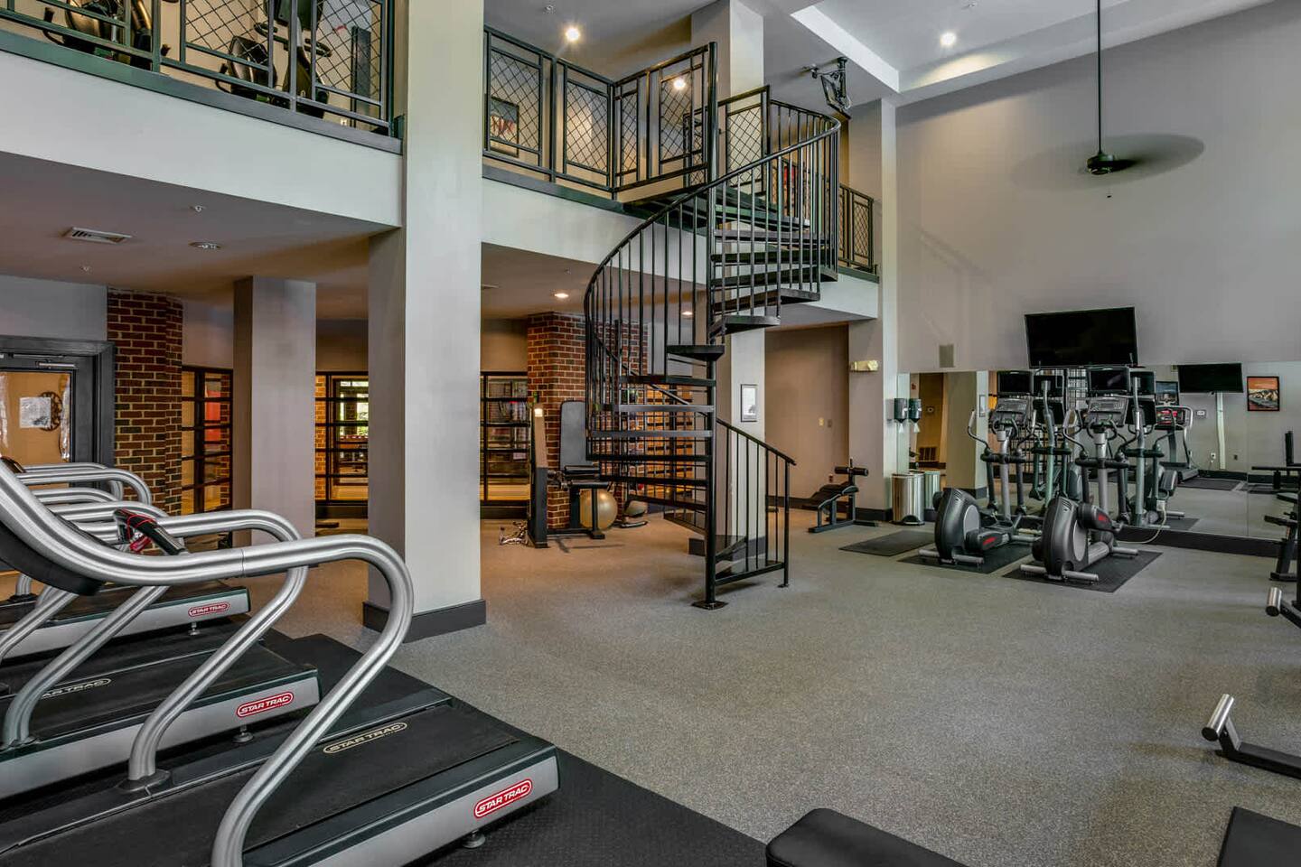 , an Airbnb-friendly apartment in Alexandria, VA
