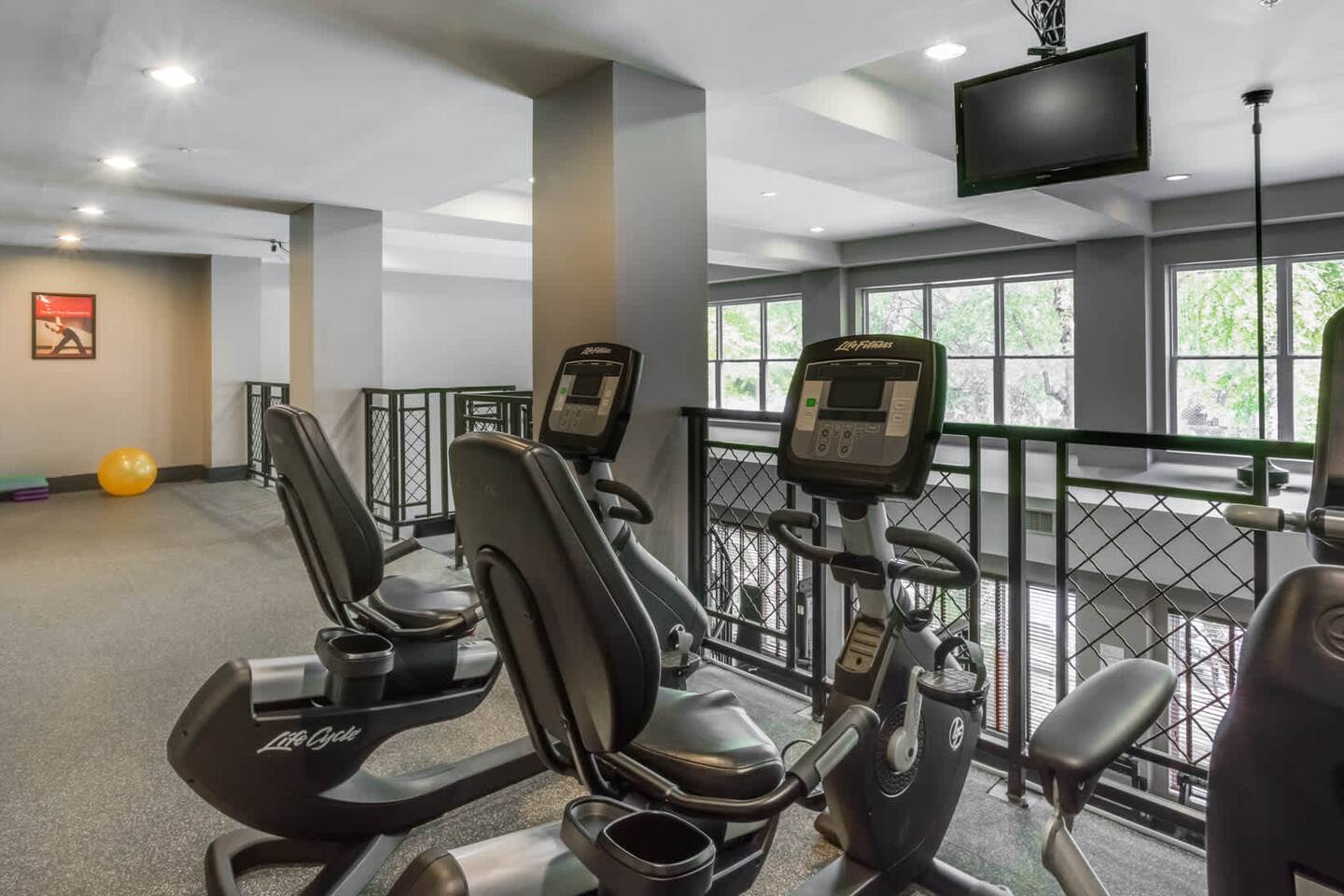 , an Airbnb-friendly apartment in Alexandria, VA