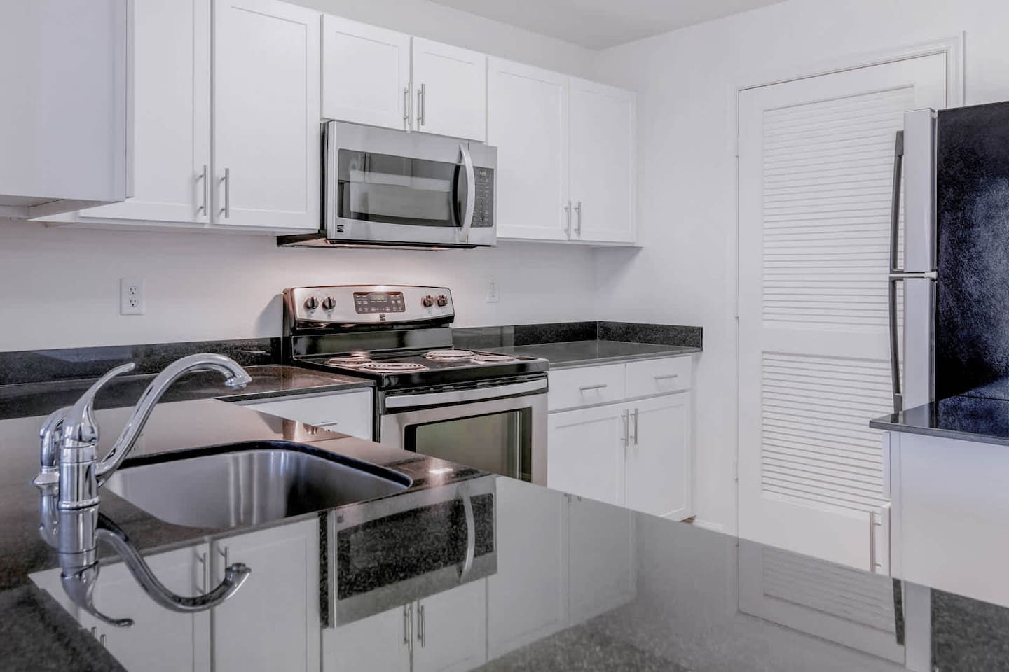 , an Airbnb-friendly apartment in Alexandria, VA