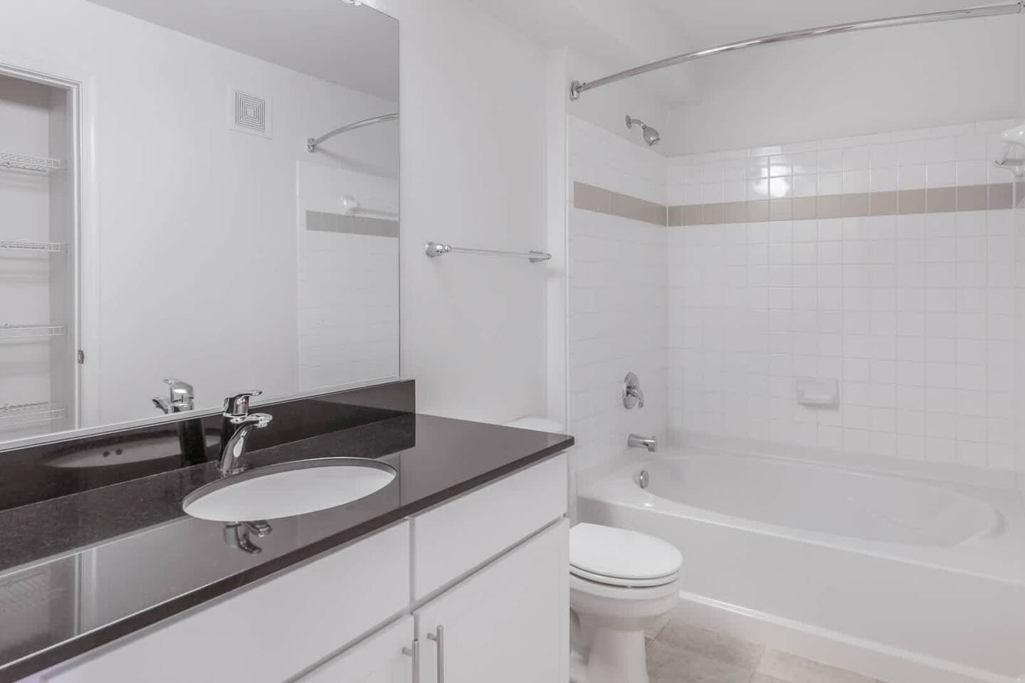 , an Airbnb-friendly apartment in Alexandria, VA