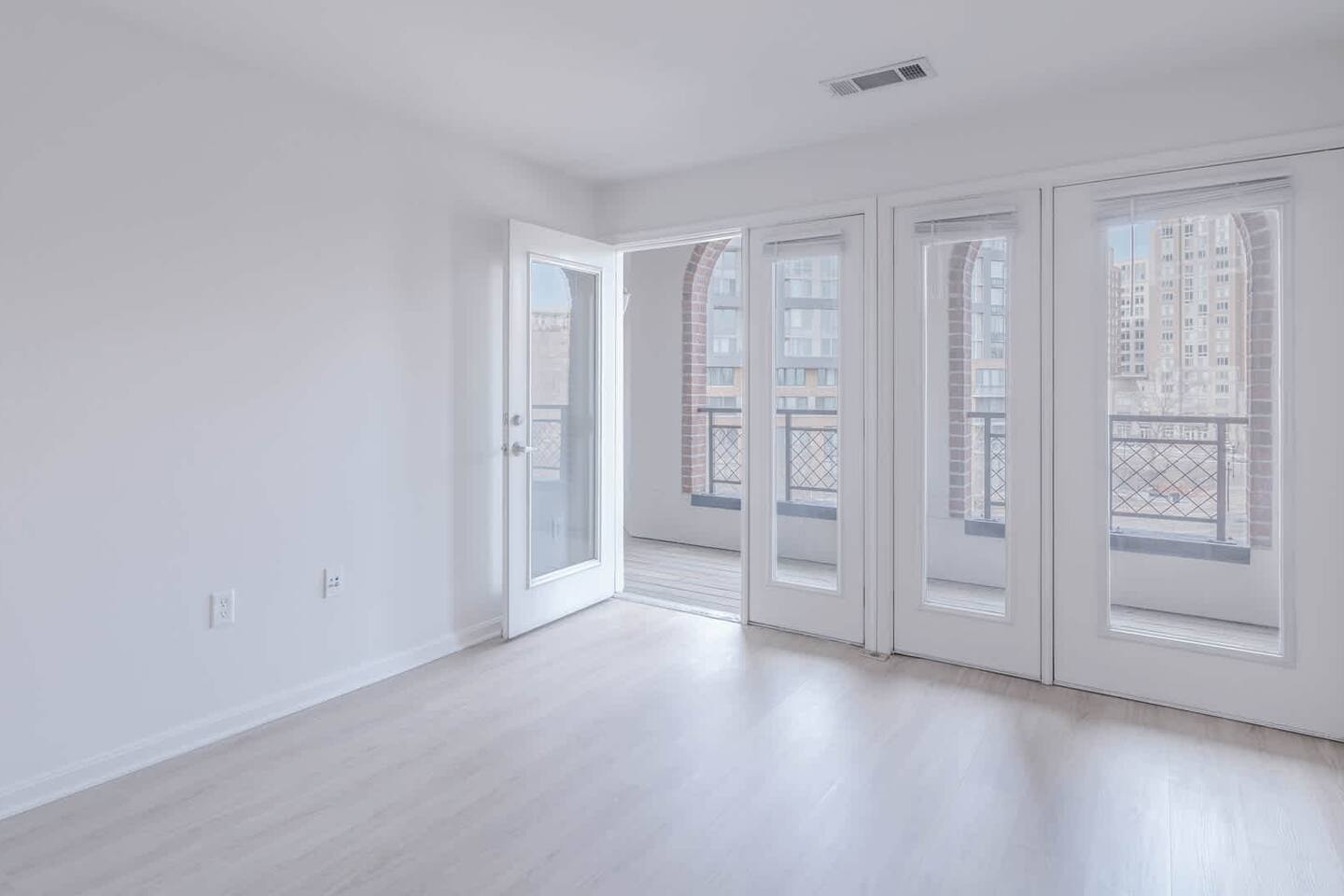 , an Airbnb-friendly apartment in Alexandria, VA