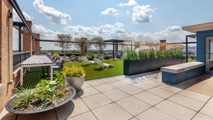 RGVtYW5kUGljdHVyZToxOTUxNzA0OTQx