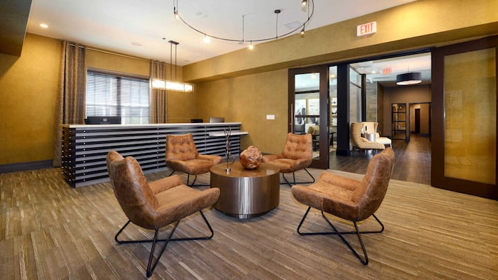 RGVtYW5kUGljdHVyZToxOTUxOTc5NzQ2