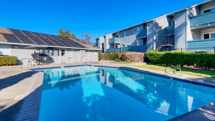 RGVtYW5kUGljdHVyZToxOTUxNTk1ODYz