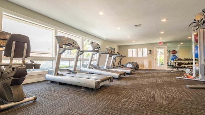 RGVtYW5kUGljdHVyZToxOTUxNTk1ODQ2