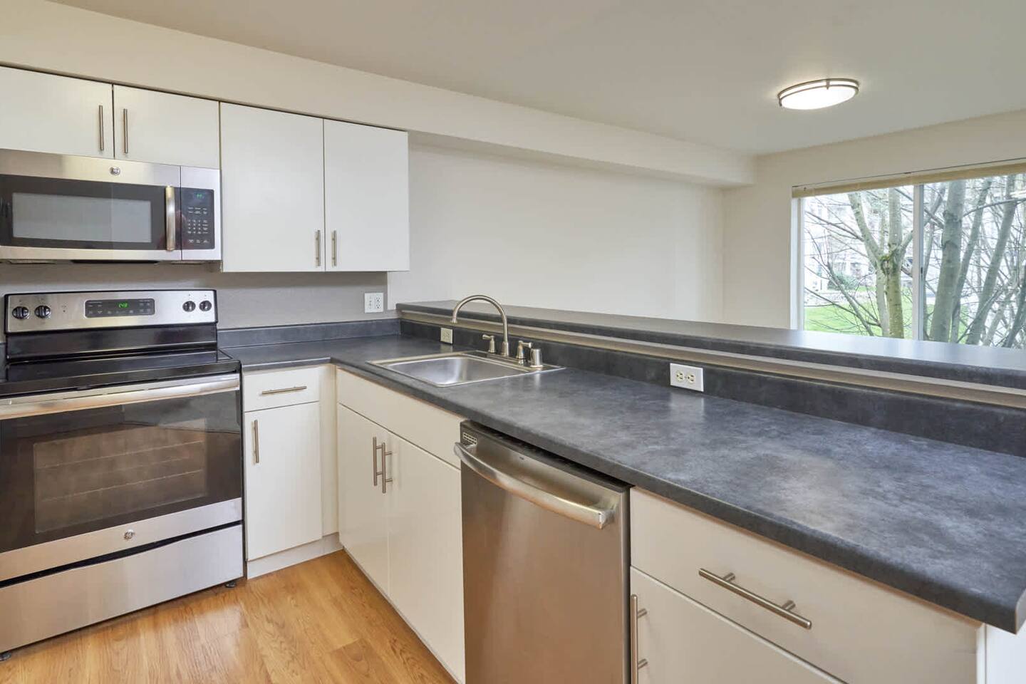 , an Airbnb-friendly apartment in Lynnwood, WA