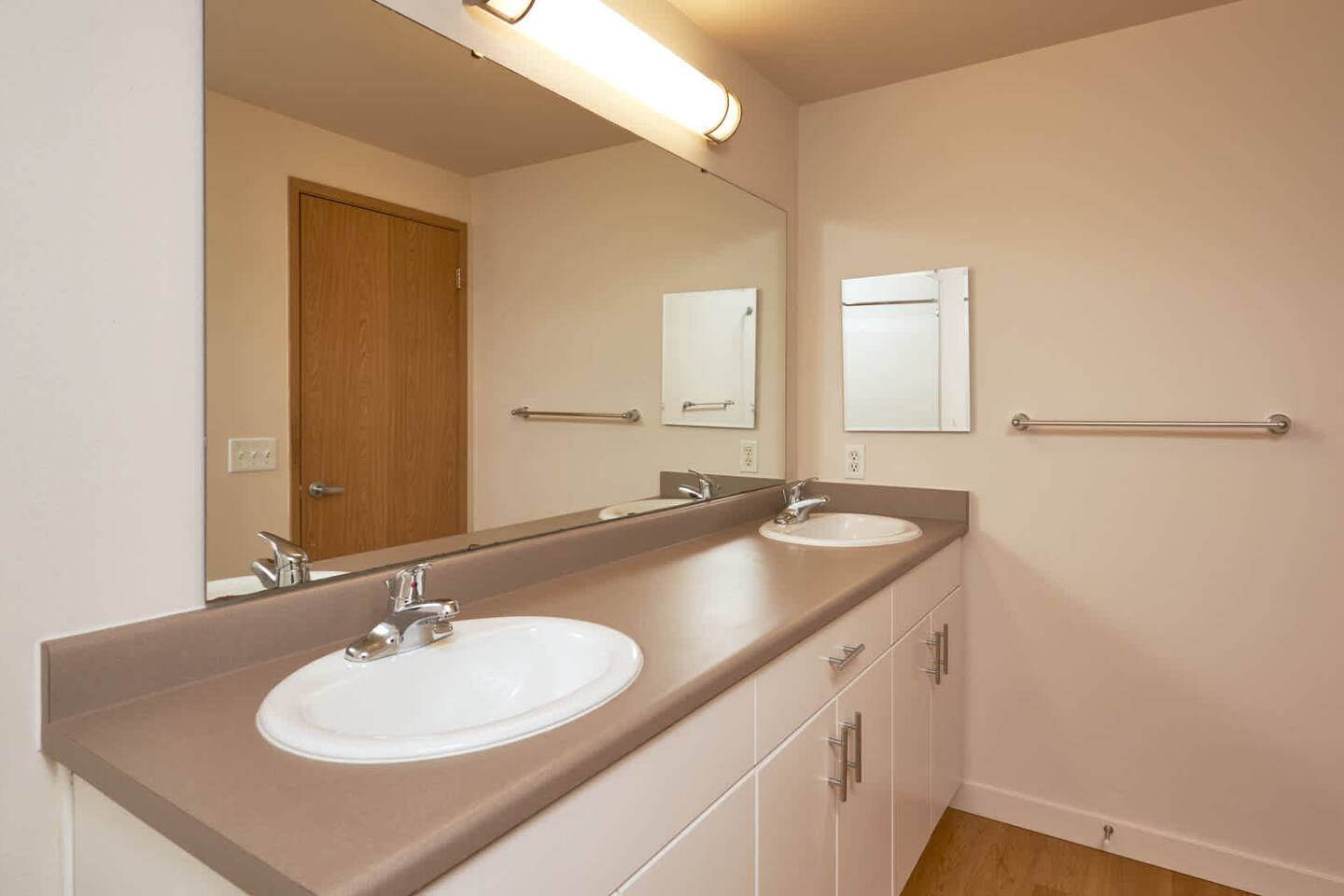 , an Airbnb-friendly apartment in Lynnwood, WA
