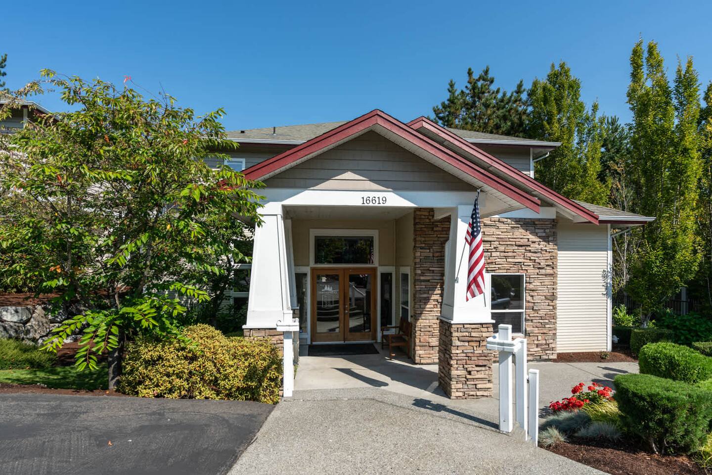 , an Airbnb-friendly apartment in Lynnwood, WA