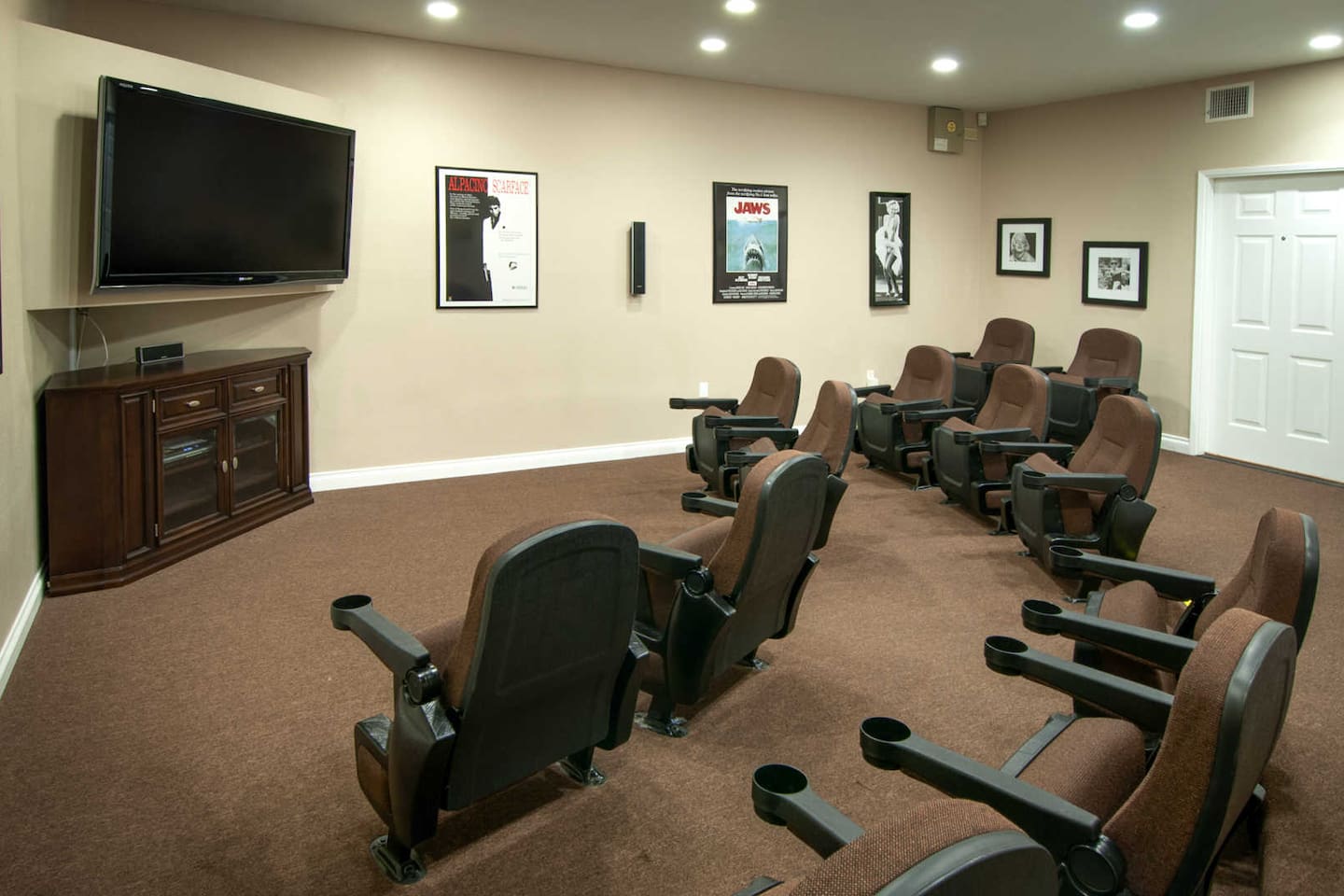, an Airbnb-friendly apartment in San Diego, CA